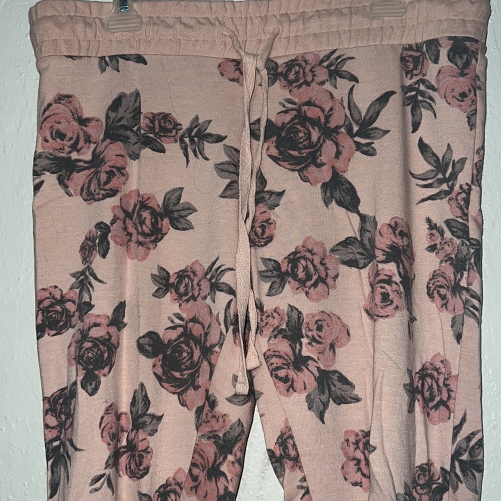 Capris - Picture 2 of 6
